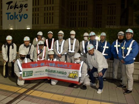 都庁議会棟前・歌舞伎町付近
